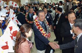 (3)Japanese athletes arrive in Pusan